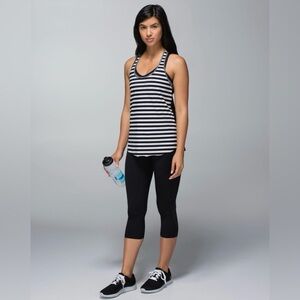 Lululemon Water Bound Singlet Size 8 
Bust 15”